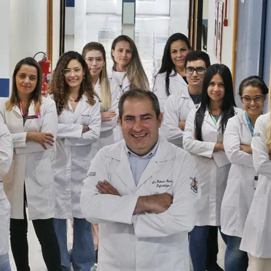 10/02/2023 - PORTO ALEGRE, RS - Reportagem sobre vacinação para os três anos de pandemia. A partir do case do Dr. Fabiano Ramos, que liderou o estudo da CoronaVac no RS, vamos refletir sobre o legado da vacinação. FOTO: Lauro Alves, Agência RBS<!-- NICAID(15346274) -->