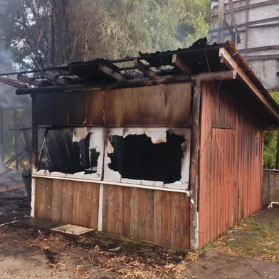 Incêndio destrói casa que seria de Francisco Wanderley Luiz, conhecido como “Tiu França”, localizada em Rio do Sul<!-- NICAID(15915295) -->