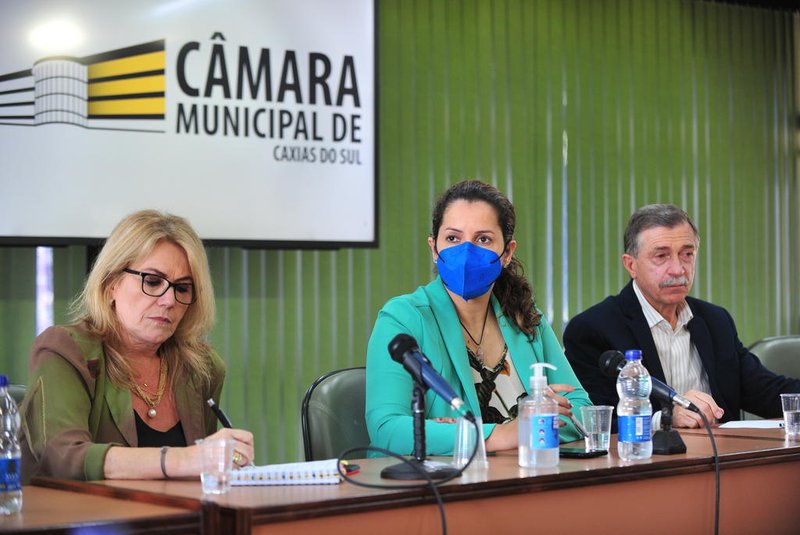 vice-prefeita Paula Ioris, presidente da Câmara, Denise Pessôa, e prefeito Adiló Didomenico, na apresentação de 6 projetos do município ao Legislativo.<!-- NICAID(15055820) -->