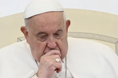 -- AFP PICTURES OF THE YEAR 2024 --Pope Francis reacts as he participates in the Italian conference of the general State of Natality, in Rome on May 10, 2024. (Photo by Andreas SOLARO / AFP) / AFP PICTURES OF THE YEAR 2024Editoria: RELLocal: Vatican CityIndexador: FILIPPO MONTEFORTESecao: popeFonte: AFPFotógrafo: STF<!-- NICAID(15917607) -->