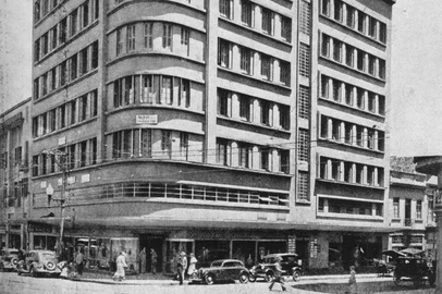 Loja Renner, em Porto Alegre, em 1939. Otávio Rocha esquina com Dr. Flores.<!-- NICAID(16057347) -->
