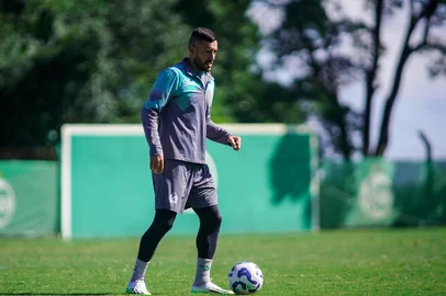 Treino do Juventude para a quarta rodada do Brasileirão 2025. Na foto, o lateral-esquerdo Alan Ruschel.<!-- NICAID(16016899) -->