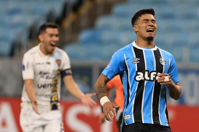 PORTO ALEGRE, RS, Brasil: Grêmio x Esportivo Luqueño, Sul Americana. Fotos: Jefferson Botega/Agencia RBSIndexador: jeff botega<!-- NICAID(16048644) -->