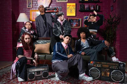 A Praça Dante Alighieri, em Caxias do Sul, recebe neste sábado (12) a estreia do espetáculo de Breaking “Flow do Bairro”.Com direção artística e coreografia do B.Boy Geovani de Gregori (Ge Break), a apresentação reúne sete dançarinos crianças e adolescentes, de 10 a 16 anos, que trazem para o centro da cidade o potencial criativo da periferia. As apresentações são gratuitas e serão realizadas às 15h e às 18h.<!-- NICAID(16076393) -->
