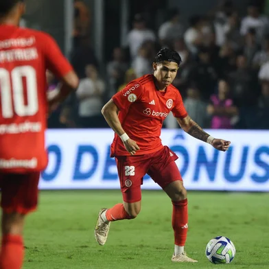 Nico Hernández, jogador do Inter, no empate em 1 a 1 com o Santos, na Vila Belmiro pelo Brasileirão. Ricardo Duarte / Inter / DivulgaçãoIndexador: ricardo duarte<!-- NICAID(15446969) -->