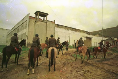 Rebelião no Presídio Central em 1994*OBS CDI:#Caixa: 920#Pasta: 75110#Envelope: 140246<!-- NICAID(10638854) -->