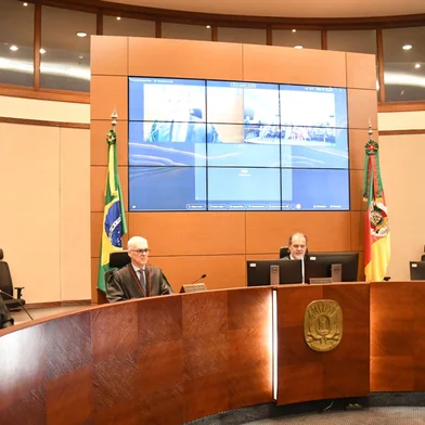 De uma tacada só, o Órgão Especial do Tribunal de Justiça escolheu nesta quinta-feira (30) as quatro listas tríplices para quatro vagas de desembargador abertas em 2024. Duas são da cota da Ordem dos Advogados do Brasil (OAB-RS) e duas do Ministério Público Estadual. <!-- NICAID(15965245) -->