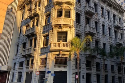 Edifício do Hotel Nacional no Centro Histórico de Porto Alegre<!-- NICAID(16176579) -->