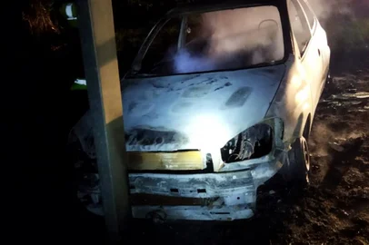 Homem morre após carro pegar fogo na BR-386, em Marques de Souza<!-- NICAID(15363920) -->