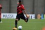 O zagueiro João Pedro, 17 anos, que pertence ao Juventude e está emprestado ao Athletico-PR, foi convocado para a Seleção Brasileira sub-18. <!-- NICAID(14714041) -->