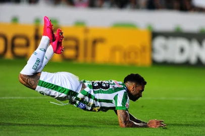CAXIAS DO SUL, RS, BRASIL, 30/11/2021. Juventude x Bragantino, jogo válido pela 35ª rodada da série A do Campeonato Brasileiro e realizado no estádio Alfredo Jaconi. Na foto, lateral-direito Michel Macedo.(Porthus Junior/Agência RBS)<!-- NICAID(14955232) -->