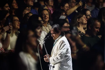 Porto Alegre, RS, Brasil, 24-04-2025: Roberto Carlos faz a sua segunda apresentação no auditório Araújo Vianna. Foto: Renan Mattos / Agência RBS <!-- NICAID(16024038) -->