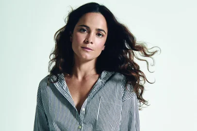 Alice Braga é o primeiro nome entre os homenageados do 51º Festival de Cinema de GramadoAtriz receberá o Troféu Kikito de Cristal.<!-- NICAID(15438314) -->