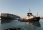 Navio que bloqueia o Canal de Suez há seis dias volta a flutuar