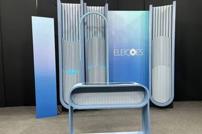 RBS TV promove debates entre candidatos a prefeito em Porto Alegre e mais seis cidades do RS. Foto do estúdio em porto alegre. <!-- NICAID(15881379) -->