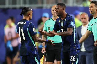 Brazil v Haiti: Group C - FIFA World Cup 2026PHILADELPHIA, PENNSYLVANIA - JUNE 19: Raphinha #11 of Brazil is substituted by Rayan #26 after sustaining an injury during the FIFA World Cup 2026 Group C match between Brazil and Haiti at Philadelphia Stadium on June 19, 2026 in Philadelphia, Pennsylvania.   Dan Mullan/Getty Images/AFP (Photo by Dan Mullan / GETTY IMAGES NORTH AMERICA / Getty Images via AFP)Editoria: SPOLocal: PhiladelphiaIndexador: DAN MULLANSecao: soccerFonte: GETTY IMAGES NORTH AMERICAFotógrafo: CONTRIBUTOR<!-- NICAID(16310904) -->