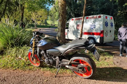 Acidente com moto no KM 208 da BR 116 no Morro Bock , condutor em estado grave em Parada Cardíaca , foi encaminhado a emergência do PS.<!-- NICAID(15076520) -->