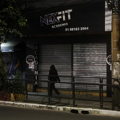 PORTO ALEGRE, RS, BRASIL, 13-07-2025: Fachada de academia investigada pela policia, na avenida Osvaldo Aranha, no bairro Bom Fim. Policia Civil abriu inquerito para investigar possivel estelionato por parte dos proprietarios da academia Nex Fit. Foto: Mateus Bruxel/Agencia RBSIndexador: MATEUS BRUXEL<!-- NICAID(16079765) -->