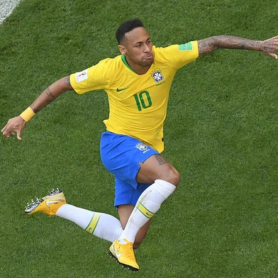 Brazil's forward Neymar celebrates scoring the opening goal during the Russia 2018 World Cup round of 16 football match between Brazil and Mexico at the Samara Arena in Samara on July 2, 2018. / AFP PHOTO / Kirill KUDRYAVTSEV / RESTRICTED TO EDITORIAL USE - NO MOBILE PUSH ALERTS/DOWNLOADSEditoria: SPOLocal: SamaraIndexador: KIRILL KUDRYAVTSEVSecao: soccerFonte: AFPFotógrafo: STF<!-- NICAID(13630426) -->