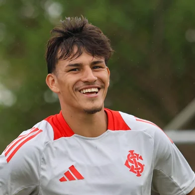 A estreia colorada na CONMEBOL Libertadores da América se aproxima e o trabalho segue forte no CT Parque Gigante. Na manhã desta terça-feira (1/4), a comissão técnica orientou o penúltimo treino antes de viajar a Salvador.<!-- NICAID(16008919) -->