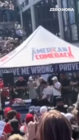 Influenciador conservador Charlie Kirk é baleado durante evento universitário nos EUA