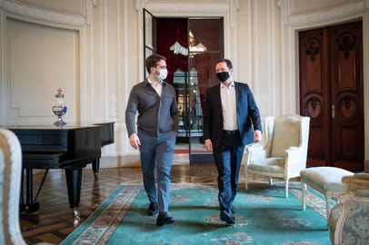 O Prefeito Nelson Marchezan Junior chega no PalÃ¡cio Piratini para reuniÃ£o almoÃ§o com o Governador Eduardo Leite. FOTO: Cesar Lopes/ PMPA<!-- NICAID(14525938) -->