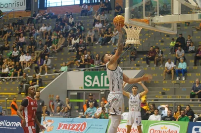 Caxias do Sul Basquete vence o Paulistano pelo NBB<!-- NICAID(15996392) -->