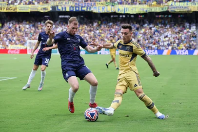 NASHVILLE, TENNESSEE - JUNE 24: Agustin Marchesin #25 of CA Boca Juniors battles for possession with Dylan Connolly #19 of Auckland City FC during the FIFA Club World Cup 2025 group C match between Auckland City FC and CA Boca Juniors at GEODIS Park on June 24, 2025 in Nashville, Tennessee.   Alex Grimm/Getty Images/AFP (Photo by ALEX GRIMM / GETTY IMAGES NORTH AMERICA / Getty Images via AFP)<!-- NICAID(16066583) -->