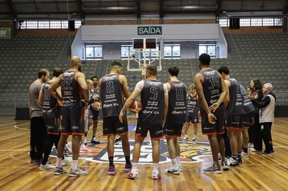 Ulisses Castro / Agencia RBS CAXIAS DO SUL, RS, BRASIL. 16-10-2025. Caxias Basquete estreia na próxima terça-feira (21) na temporada 2025/26 do NBB.<!-- NICAID(16148082) -->