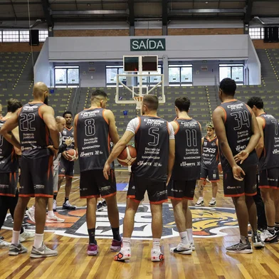 CAXIAS DO SUL, RS, BRASIL. 16-10-2025. Caxias Basquete estreia na próxima terça-feira (21) na temporada 2025/26 do NBB.<!-- NICAID(16148082) -->