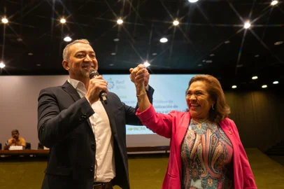 Edegar Pretto é eleito presidente de rede de abastecimento da América Latina e Caribe. Na foto: Pretto e a ex-presidente, Aida Reyes Coello.<!-- NICAID(15848070) -->