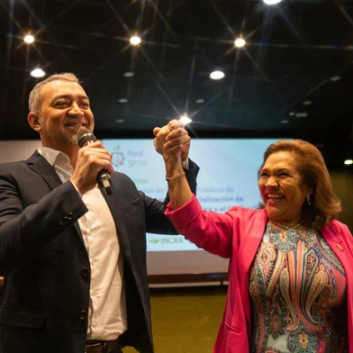 Edegar Pretto é eleito presidente de rede de abastecimento da América Latina e Caribe. Na foto: Pretto e a ex-presidente, Aida Reyes Coello.<!-- NICAID(15848070) -->