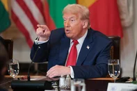 President Trump Meets With Visiting African Leaders At The White HouseWASHINGTON, DC - JULY 09: U.S. President Donald Trump answers questions during a multilateral lunch with African leaders in the State Dining Room of the White House July 9, 2025 in Washington, DC. The leaders of Gabon, Guinea-Bissau, Liberia, Mauritania and Senegal met with Trump during the luncheon.   Win McNamee/Getty Images/AFP (Photo by WIN MCNAMEE / GETTY IMAGES NORTH AMERICA / Getty Images via AFP)Editoria: POLLocal: WashingtonIndexador: WIN MCNAMEESecao: diplomacyFonte: GETTY IMAGES NORTH AMERICAFotógrafo: CONTRIBUTOR<!-- NICAID(16078042) -->