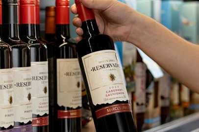 Todos os rótulos da linha de vinhos Reservado Marcus James fazem parte da campanha promocional da Cooperativa Vinícola Aurora.<!-- NICAID(16045833) -->