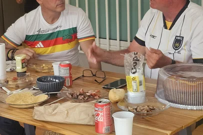 Luciano Zucco almoça na casa de Jair Bolsonaro após ato em favor da anistia em Copacabana<!-- NICAID(15996587) -->