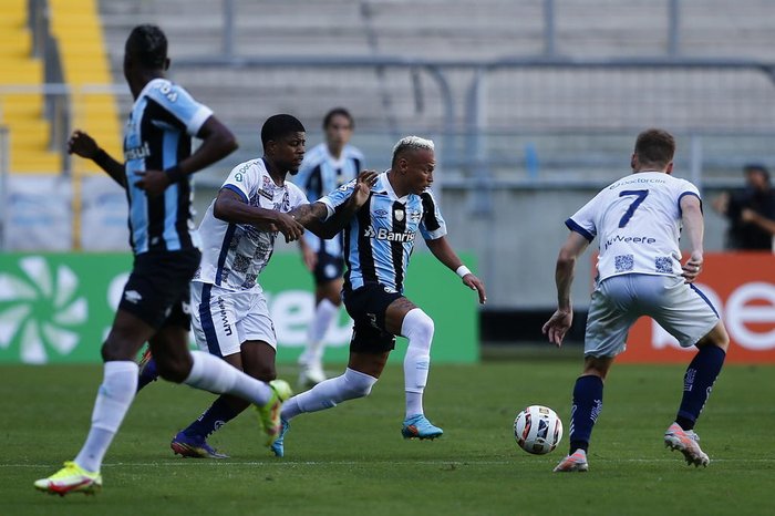 Veja os melhores momentos de Grêmio 2 x 1 São José