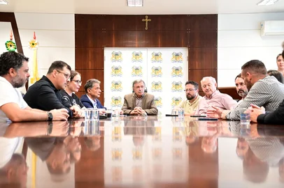 O Prefeito de Caxias do Sul, Adiló Didomenico, se reuniu nesta quinta-feira (3) com representantes do Conselho Municipal do Desporto (CMD) e anunciou o repasse de mais R$ 200 mil ao Fiesporte, além dos R$ 4,5 milhões previstos para o ano. <!-- NICAID(16009551) -->