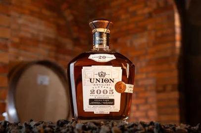 Pure Malt Whisky Vintage 2005, Double Wood, é um whisky puro malte com 20 anos de envelhecimento em barris de carvalho francês e americano<!-- NICAID(16075597) -->