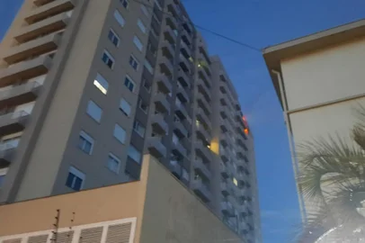 Incêndio Av. do Forte<!-- NICAID(15514785) -->