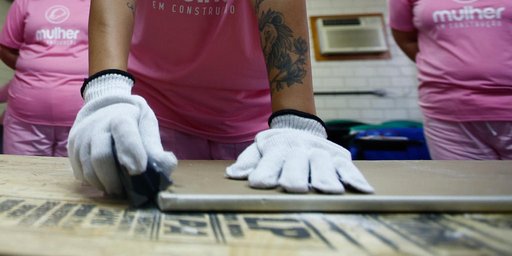 ONG recruta mulheres para restaurar prédios