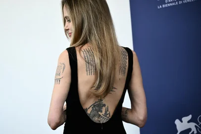 US actress Angelina Jolie attends the photocall of the movie "Maria" during the 81st International Venice Film Festival at Venice Lido, on August 29, 2024. (Photo by Marco BERTORELLO / AFP)Editoria: ACELocal: VeniceIndexador: MARCO BERTORELLOSecao: cinema industryFonte: AFPFotógrafo: STF<!-- NICAID(15853241) -->