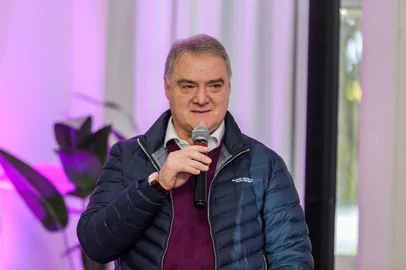 CAXIAS DO SUL, RS, BRASIL, 12/08/2025. A comissão comunitária da Festa Nacional da Uva anunciou, nesta terça-feira (12), o tema da 35ª edição do evento, que será realizada em 2026: Fruto de um sonho imigrante. Na foto, Edson Néspolo (Neimar De Cesero/Agência RBS)Indexador: Neimar De Cesero<!-- NICAID(16099640) -->