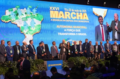 Brasília (DF), 22/05/2025 - Paulo Ziulkoski, Presidente da Confederação Nacional dos Municípios e representantes da CNM, fala durante encerramento da 26ª Marcha a Brasília em Defesa dos Municípios.<!-- NICAID(16043800) -->