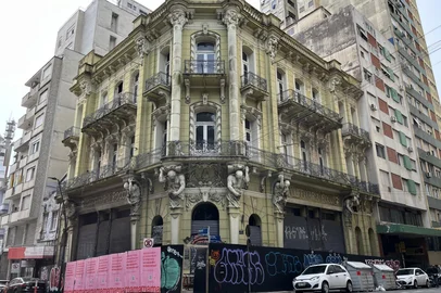 Confeitaria Rocco em 13 de dezembro de 2023, depois da posse da prefeitura (20/10) e durante planejamento de restauro.<!-- NICAID(15625544) -->