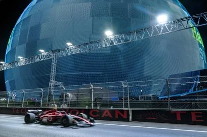 Ferrari's Spanish driver Carlos Sainz Jr.,  races during the first practice session for the Las Vegas Formula One Grand Prix on November 16, 2023, in Las Vegas, Nevada. The Las Vegas Grand Prix got off to an embarrassing start after the first practice session on the new circut was cut short after around 10 minutes on Thursday due to a loose drain cover which Sainz hit during the session. (Photo by Jim WATSON / AFP)<!-- NICAID(15600497) -->