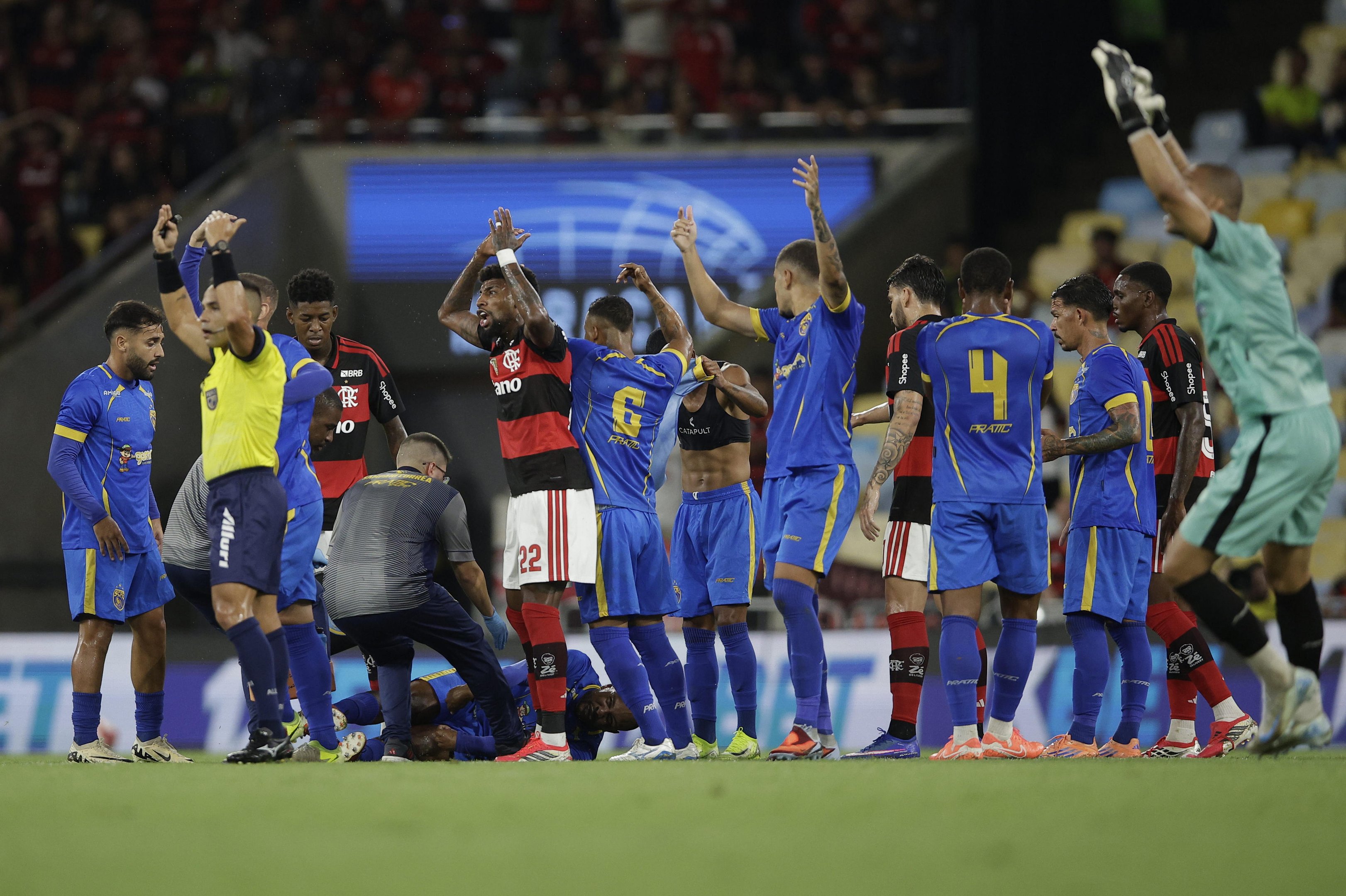 Jogador convulsiona em partida contra o Flamengo pelo Campeonato Carioca