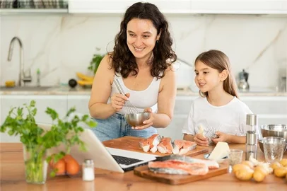 Páscoa 2025: 4 receitas para fazer em família que vão do salgado até o doce