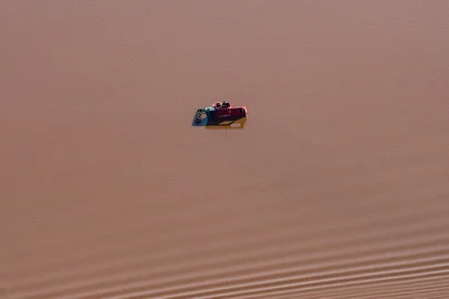 Enchente leva máquinas agrícola em Eldorado do Sul <!-- NICAID(15757329) -->