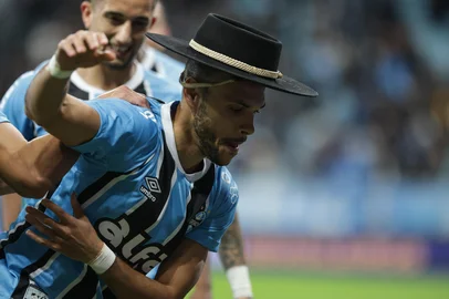 PORTO ALEGRE, RS, BRASIL, 29-07-2025: Grêmio x Fortaleza em partida atrasada válida pela 14ª rodada do Campeonato Brasileiro. O tricolor de Mano Menezes busca uma vitória após uma série de resultados negativos no Brasileirão. Foto: Renan Mattos / Agência RBS<!-- NICAID(16090339) -->