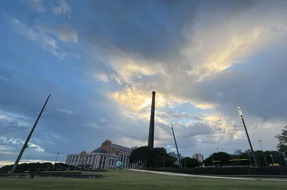 PORTO ALEGRE, RS, BRASIL - 16/04/2026 - Clima tempo pela manhã em Porto Alegre. Há previsão de chuva durante o dia.<!-- NICAID(16266952) -->